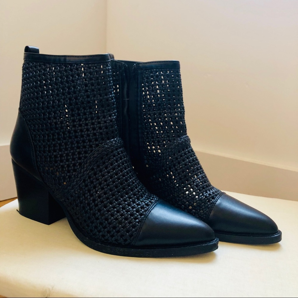 Sam Edelman 7.5 size boots - perfect for summer